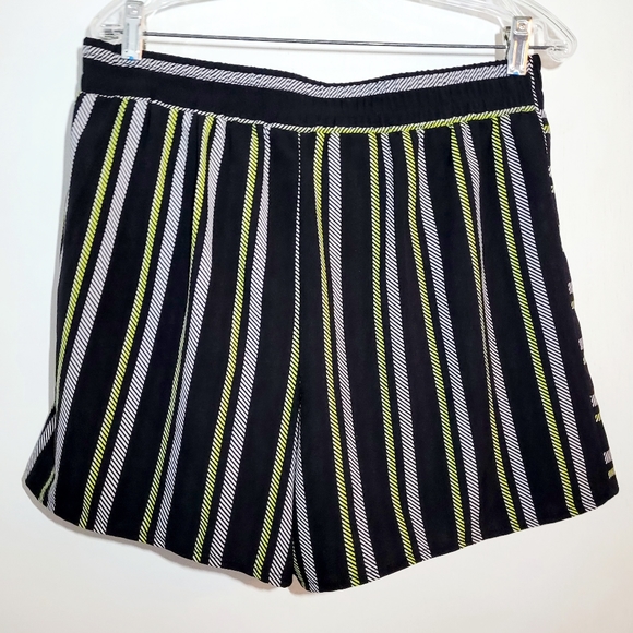Ladies Black Multi-color Striped Shorts SZ MEDIUM - Picture 5 of 6